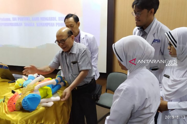 Tim dokter paparkan kesulitan operasi pemisahan kembar siam Kendari (Video)