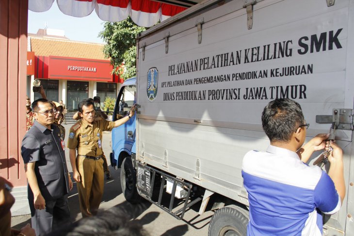 Dinas Pendidikan Jatim terjunkan mobil praktik keliling bagi SMK terpencil