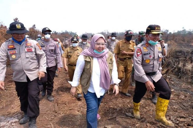 Bupati Masnah berikan spirit tim Satgas Kahutla di Kumpeh