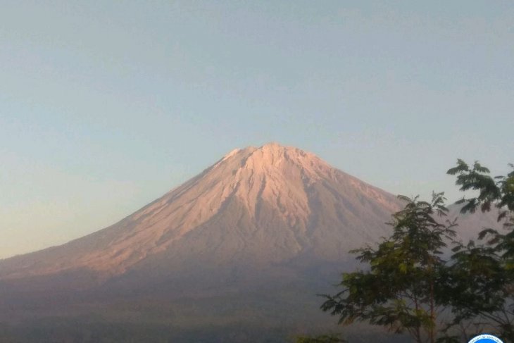 Gunung Semeru tunjukkan aktivitas kegempaan letusan