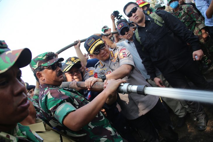 Panglima TNI-Kapolri-Menteri KLHK sambangi Riau tinjau lokasi karhutla