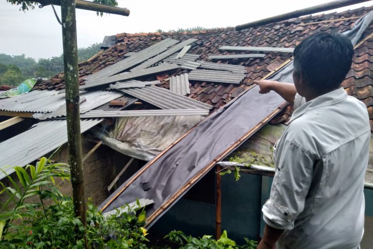 Ini jumlah kerugian akibat bencana selama Juli di Sukabumi