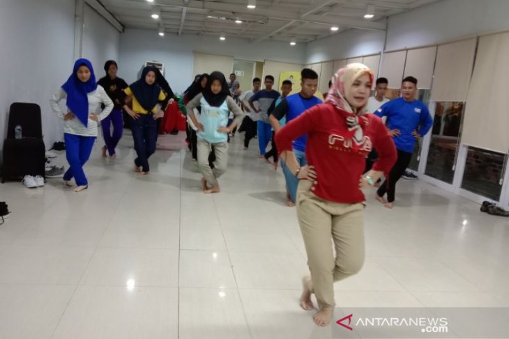 23 pelajar SMN asal Babel belajar menari