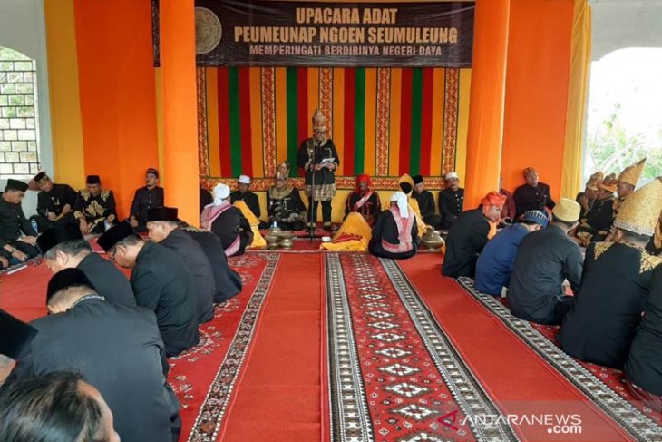 Keturunan Raja Daya gelar upacara adat