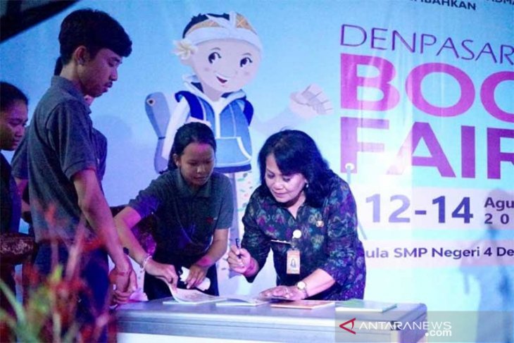 Bedah buku semarakkan