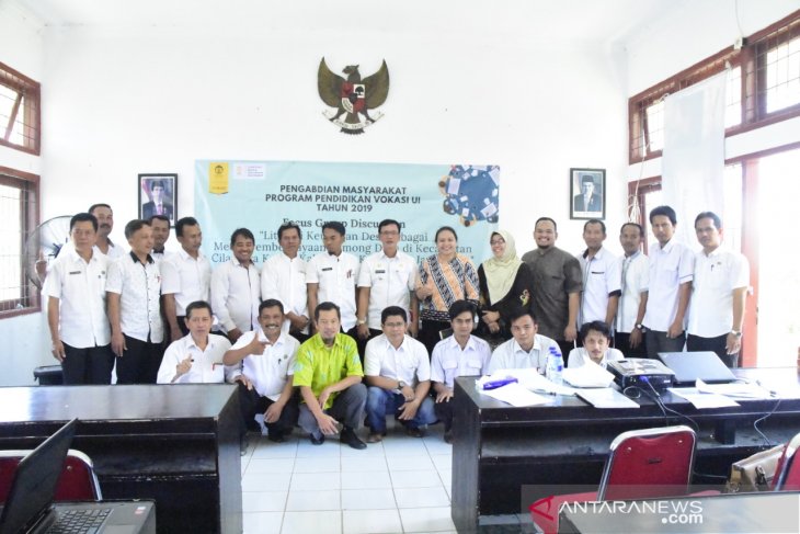 Vokasi UI bina 12 desa di Karawang pahami pengelolaan keuangan