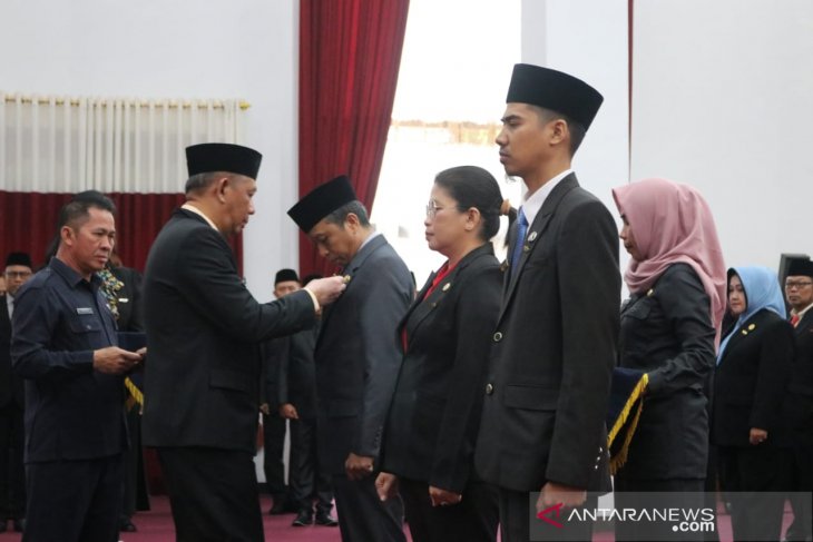 165 ASN Kalbar menerima satyalancana karya satya dari Presiden