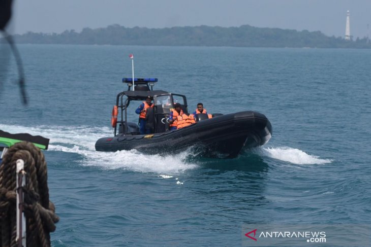 Pembersihan minyak di Kepulauan Seribu terus dipantau