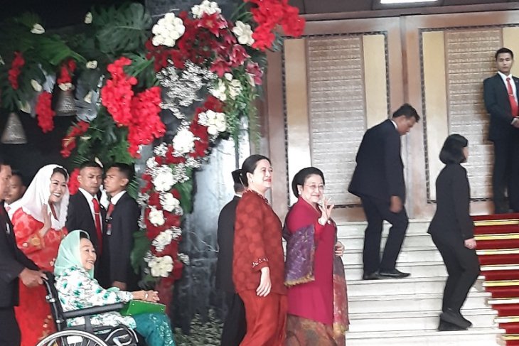 Sidang tahunan, Megawati Soekarnoputri kenakan kebaya merah