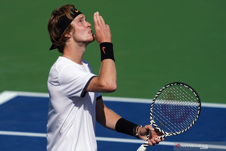 Rublev kerja keras ke babak kedua St Petersburg Open