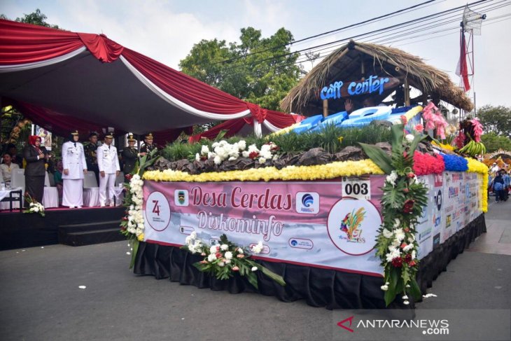 Parade mobil hias meriahkan peringatan HUT ke-74 RI di Purwakarta