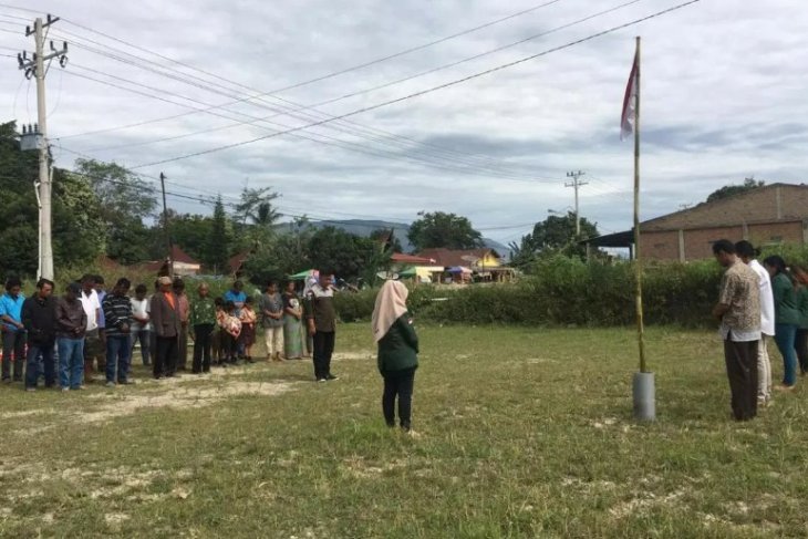 Upacara bendera sederhana HUT RI di Buhit Samosir
