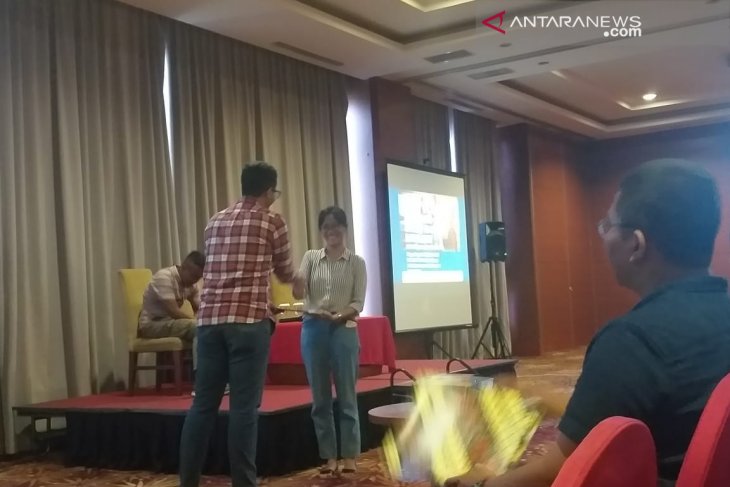 Merawat hutan, menjahit kembali selendang ibu yang robek