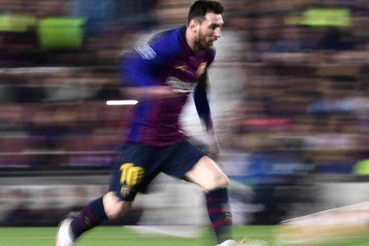 Messi dan Ibrahimovic masuk daftar 10 pemain calon peraih penghargaan Puskas