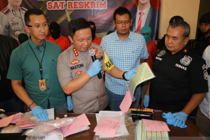 Komplotan pemalsu meterai raup ratusan juta dalam dua tahun