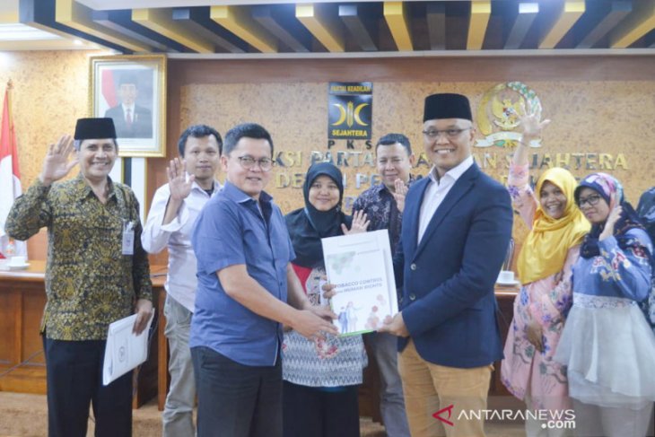 Komisi I DPR sepakat iklan rokok dilarang di media penyiaran