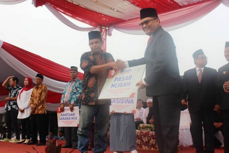 Pasar murah kepedulian BUMN bagi warga Kenali Jambi