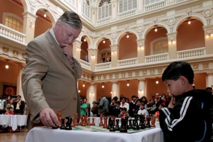 Belum dapat VISA, Karpov gagal ke AS