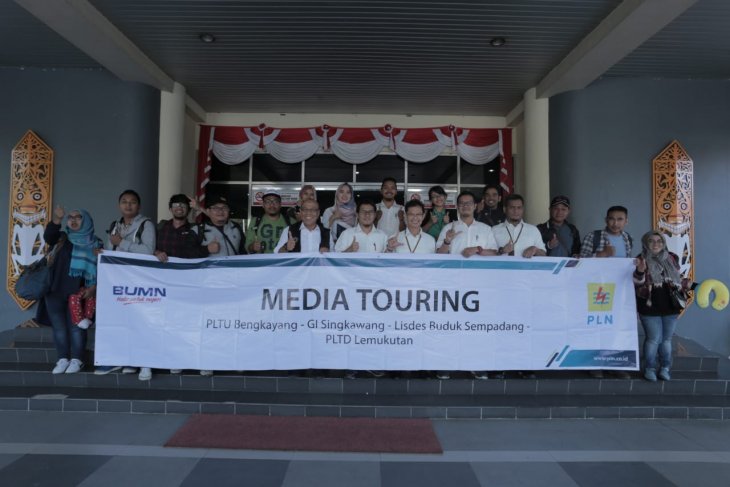 PLN Kalbar - jurnalis gelar Media Touring tingkatkan sinergitas