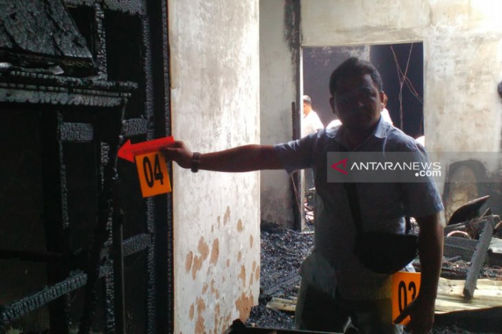 Sebuah rumah di Banda Aceh terbakar, diduga dibakar orang gila