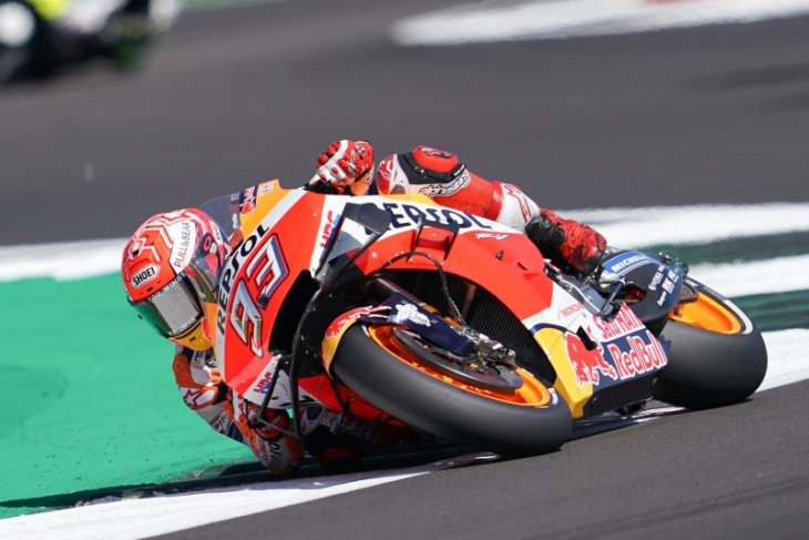 Marquez gagalkan Rossi rebut