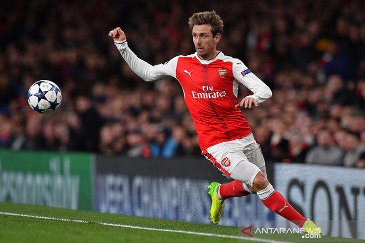 Monreal resmi tinggalkan Arsenal
