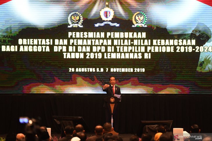 Presiden Jokowi kritik pembuatan UU yang bertele-tele