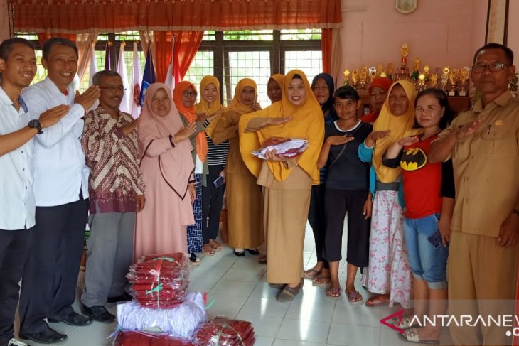 Kubu Raya kembali salurgan Bosda seragam gratis