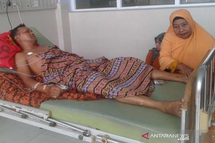 Pekerja instalasi listrik terjatuh dari atas Masjid Agung Abdya
