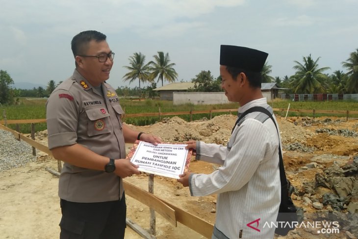 Polres Singkawang salurkan bantuan pembangunan rumah Tahfidz SQC