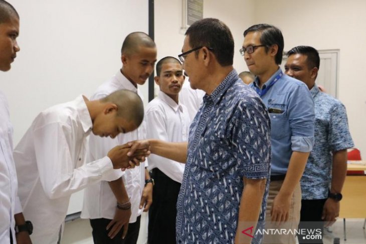 Pemuda Aceh Barat dilatih keahlian pengoperasian alat berat tambang