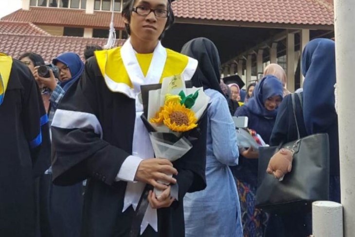 2.650 wisudawan UI berhasil lulus dengan predikat Cum Laude