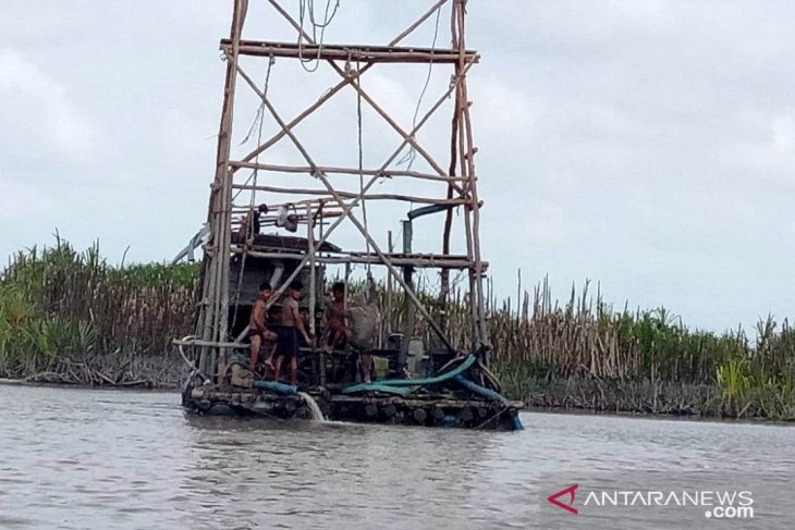 Satpol PP Belitung Timur tertibkan aktivitas tambang bijih timah ilegal