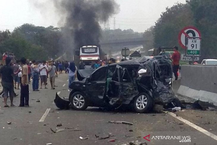 Tabrakan beruntun Cipularang terjadi pukul 13.00 WIB