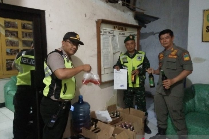 Ratusan botol miras diamankan Jajaran Polres Cianjur