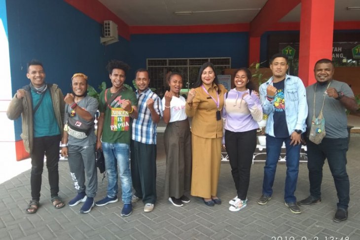Pemandu wisata Raja Ampat disambut Disbudpar Malang dengan kekeluargaan