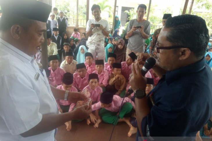 Antisipasi peredaran uang palsu, Tim Ekspedisi BI sosialisasi uang rupiah di pulau terdepan