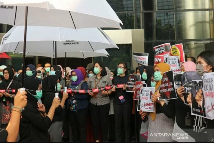 KPK lakukan aksi minta Presiden Jokowi bertindak