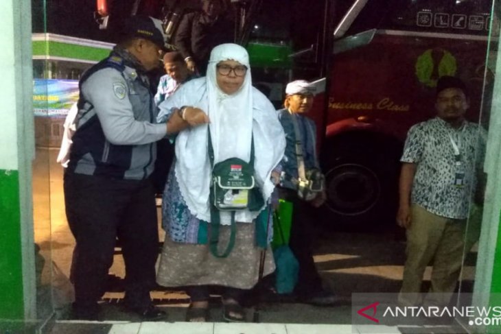 448 jamaah haji Kloter 21 tiba di Bandara Jambi Sabtu dinihari