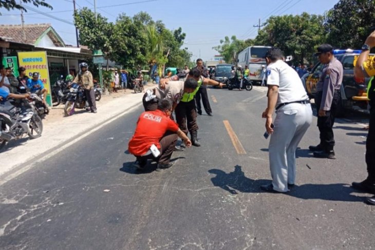 Kasus kecelakaan bus tabrak mobil korban tiga meninggal ditangani polisi