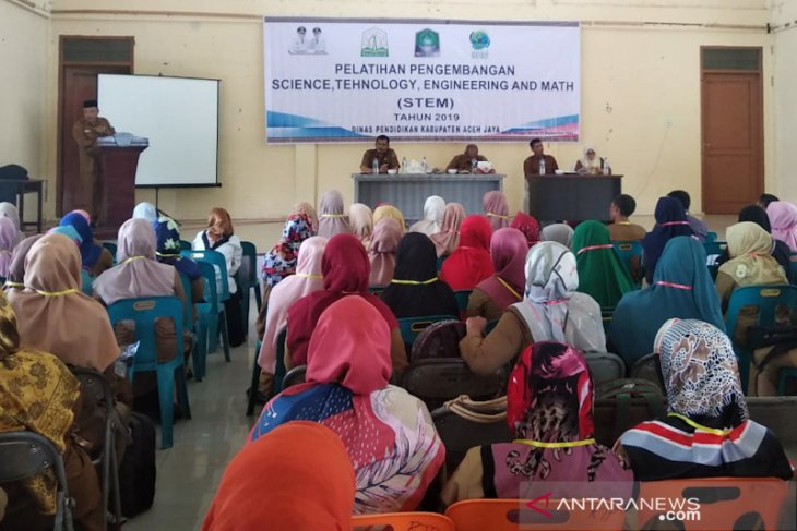Ratusan guru di Aceh Jaya dilatih STEM