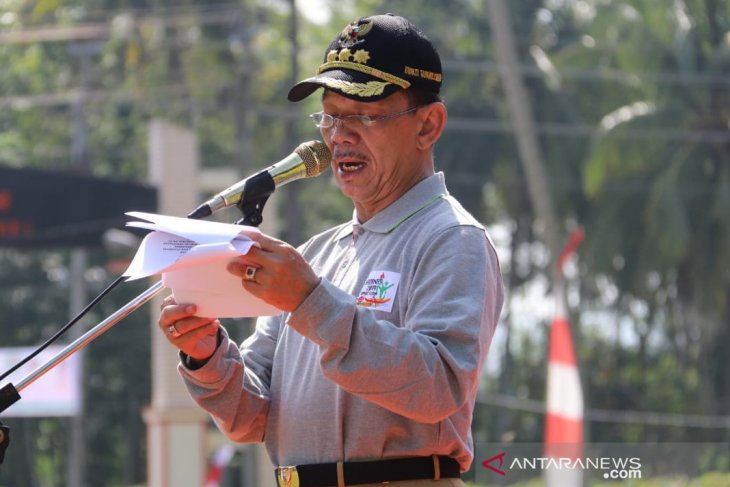 Bupati Tapsel ajak masyarakat hidup sehat lewat berolahraga