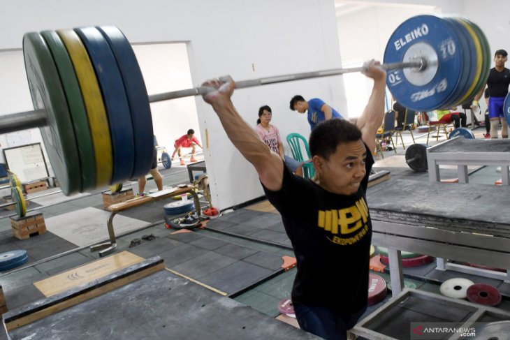 Lifter Indonesia fokus tingkatkan