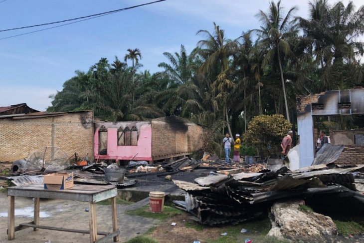 Sepuluh unit rumah warga di Aceh Singkil musnah terbakar