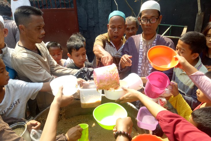 Perkampungan arab Palembang lestarikan tradisi bubur suro 10 Muharram