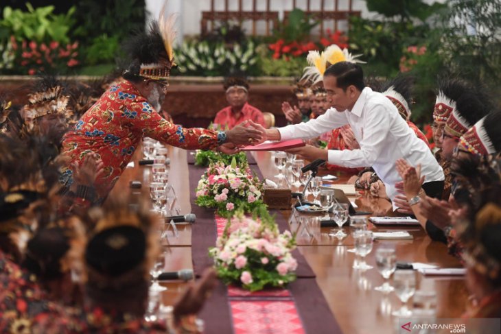 Jokowi: 1.000 sarjana Papua akan diterima bekerja di BUMN