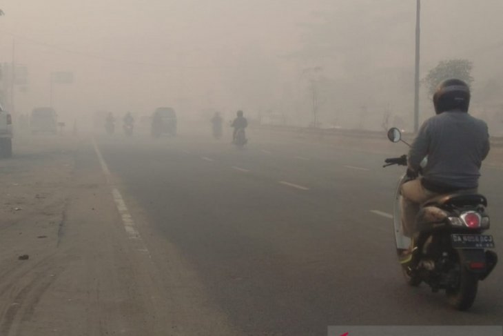 Kabut asap mulai masuk rumah penduduk