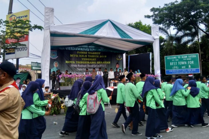 Warga Meriahkan Pawai Ta'aruf MTQ Tingkat Kota Tangsel