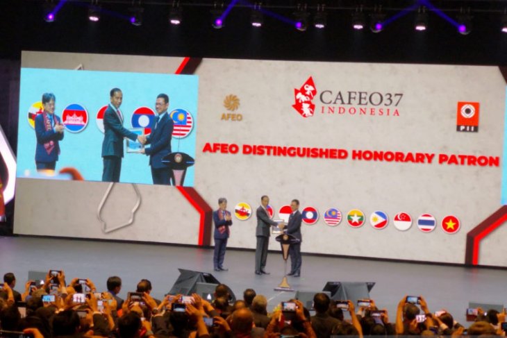 Jokowi: Penghargaan AFEO untuk para insinyur di pedalaman