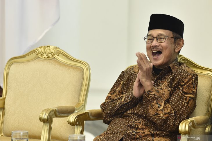  Indonesia's third President BJ Habibie , patron of the Indonesian Muslim Intellectuals Association (ICMI) laughed during the opening of the association's national meeting at the Bogor Presidential Palace, West Java, on Friday (Dec 8, 2017). Image: ANTARA FOTO/Puspa Perwitasari/wsj/af.